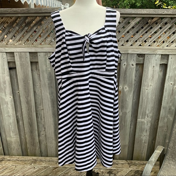 torrid Dresses & Skirts - Torrid Black And White Striped Sleeveless Mini Dress Size 3 NWOT